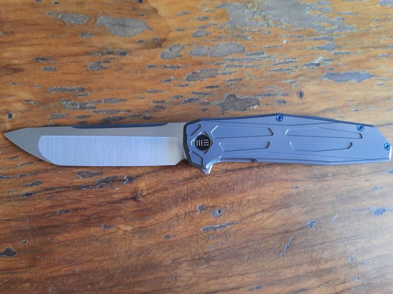 Nóż składany WE Knife Shadowfire Gray Titanium, Hand Polished Satin CPM 20CV by Rafal Brzeski (WE22035-2)