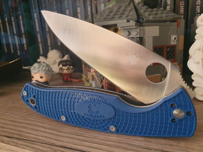 Nóż składany Spyderco Resilience Lightweight Blue CPM S35VN Plain (C142PBL)