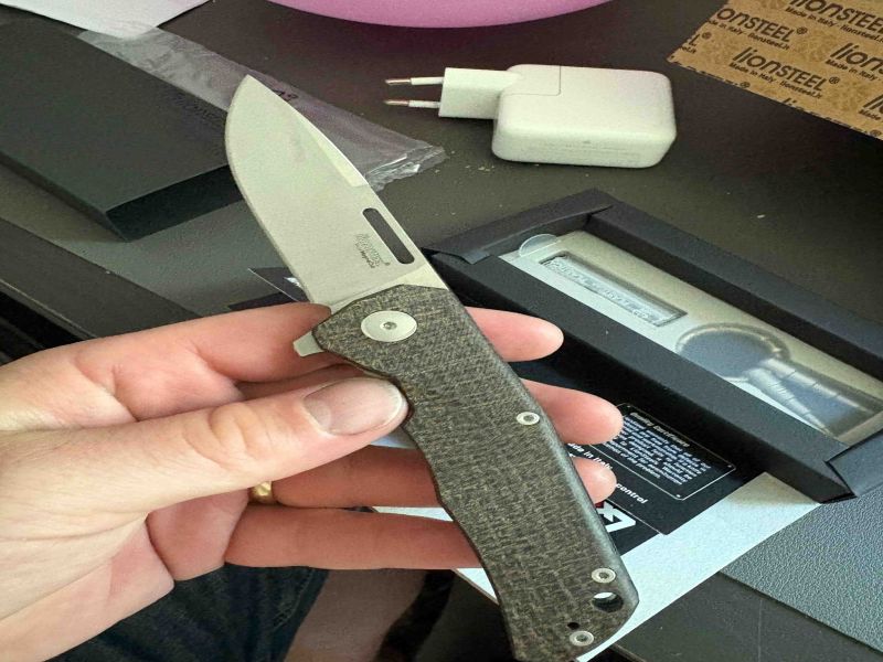 LionSteel Q4ttro Knife Green Burlap Micarta/Titanium, Satin MagnaCut by Molletta (Q4 BGR)