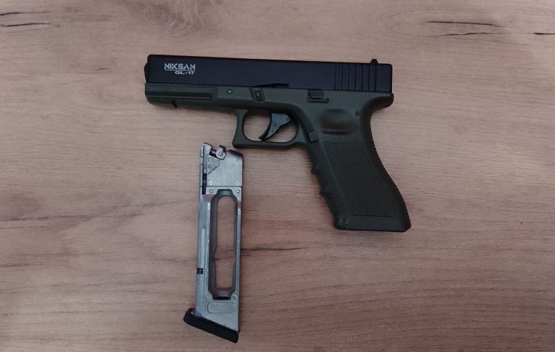 Zestaw wiatrówkowy 66: Pistolet Niksan Defence NKS GL17 Olive Drab Blow Back 4.5 mm, 1400 BBs, 10 kapsuł CO₂, 100 tarcz