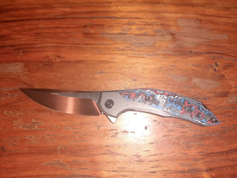 Nóż składany WE Knife Merata LE No 245/310 Titanium / Nebula Fat Carbon Fiber, Hand Rubbed Satin CPM 20CV by Anton Tkachenko (WE22008B-2)