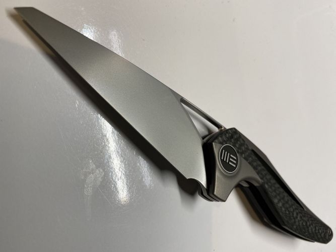 Nóż składany WE Knife ?ternA Gray Titanium / Carbon Fiber, Polished Bead Blasted M390 by Elijah Isham (918A)