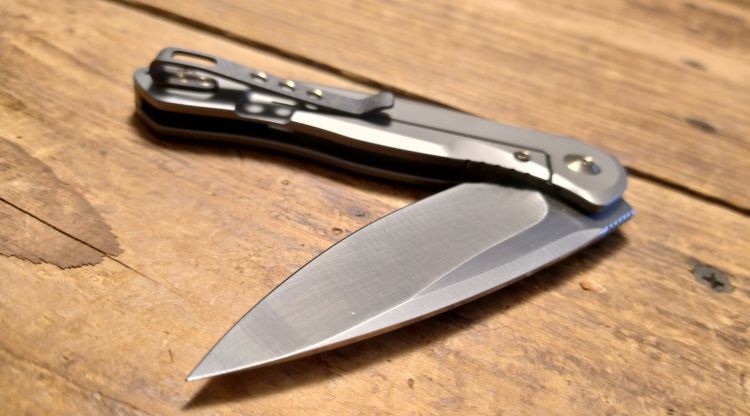 Nóż składany WE Knife Kitefin Gray Titanium, Satin Finish CPM S35VN (2001H)