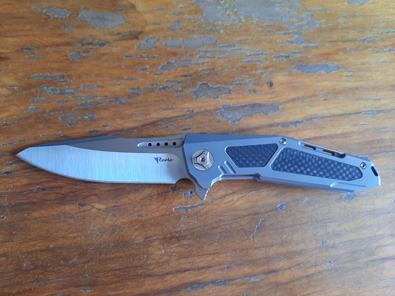 Nóż składany Reate K-3 Drop Point Grey Titanium/Carbon Fiber, Satin CTS-204P