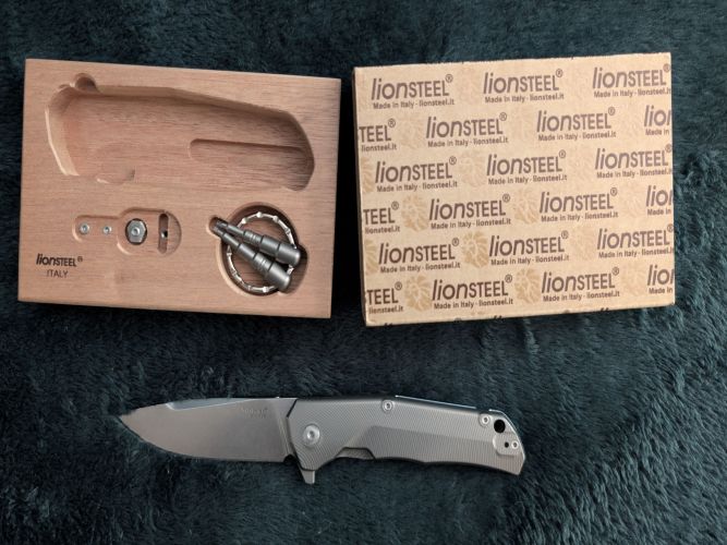 LionSteel T.R.E. Knife Grey Titanium/Blue Ti, Stonewashed M390 by Molletta (TRE BL)