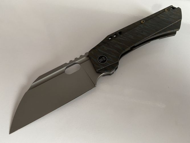 Nóż składany WE Knife Roxi 3 Tiger Stripe Titanium, Stonewashed CPM S35VN by Todd Knife and Tool (WE19072-3)