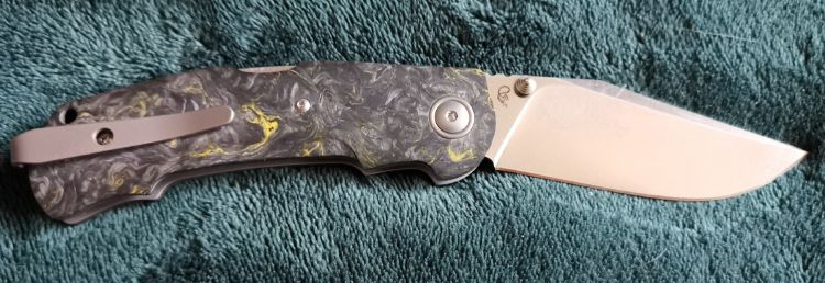 Viper Turn Essential Dark Matter Yellow Carbon Fiber, Satin M390 by Fabrizio Silvestrelli Knife (V5988FCY)