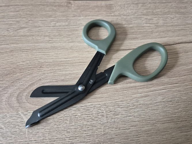 Nożyczki ratownicze Mil-Tec First Aid Scissors, Olive (16024101)