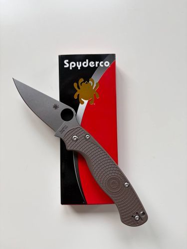 Nóż składany Spyderco Para Military 2 Sprint Run Lightweight Brown FRN, Stonewashed CPM 15V by Sal, Eric Glesser (C81PBN15V2)