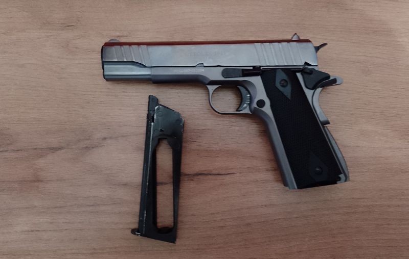 Zestaw pistolet wiatrówka Voltran Ekol ES 1911 v2 Fume 4.5 mm - Blow Back, 1400 BBs, 10 kapsuł, tarcze