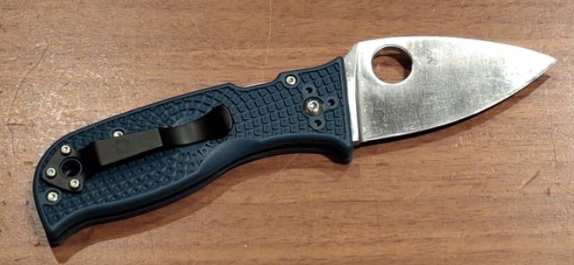 Nóż składany Spyderco Lil' Temperance 3 Lightweight Blue FRN, Satin Plain K390 by Sal Glesser (C69PBL3K390)