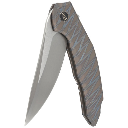 Nóż składany WE Knife Merata LE No 149/200 Tiger Stripe Titanium, Hand Rubbed Satin CPM 20CV by Anton Tkachenko (WE22008A-3)