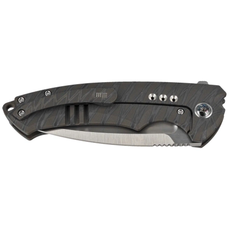 Nóż WE Knife Nexusia LE No ???/150 Tiger Stripe Titanium, Hand Satin CPM 20CV (WE22044-3)