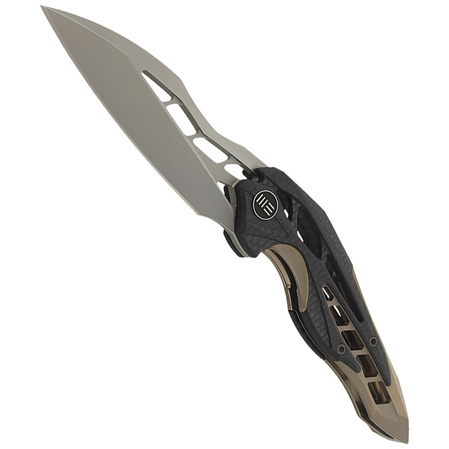 Nóż składany WE Knife Arrakis Champagne Ti / CF, Satin M390 by Elijah Isham (906CF-A MYSTERY BOX)