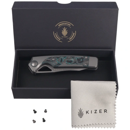 Nóż składany Kizer Ara Gray Titanium / Brittany Blue Camo Carbon, Gray Stonewashed S45VN Jonathan Styles & Paul Munko (Ki3729A2)