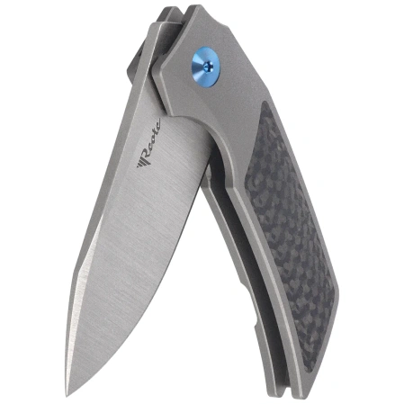 Nóż składany Reate T2500 Gray Titanium / Carbon Fiber, Satin M390 by Tashi Bharucha