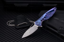 Nóż na szyję RikeKnife Mini Hummingbird Blue Titanium, Rose Damascus by Richard Wu (RK-MINI-B)